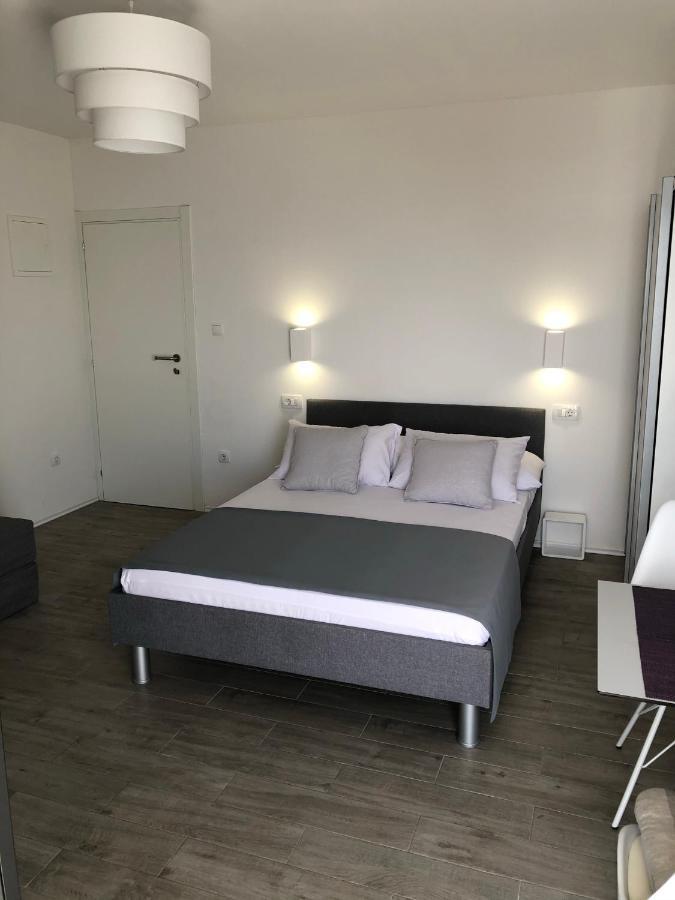 Apartmani Milka I Jozo Omis Exterior photo