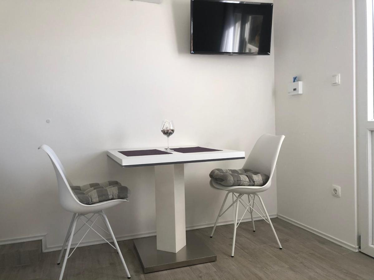 Apartmani Milka I Jozo Omis Exterior photo