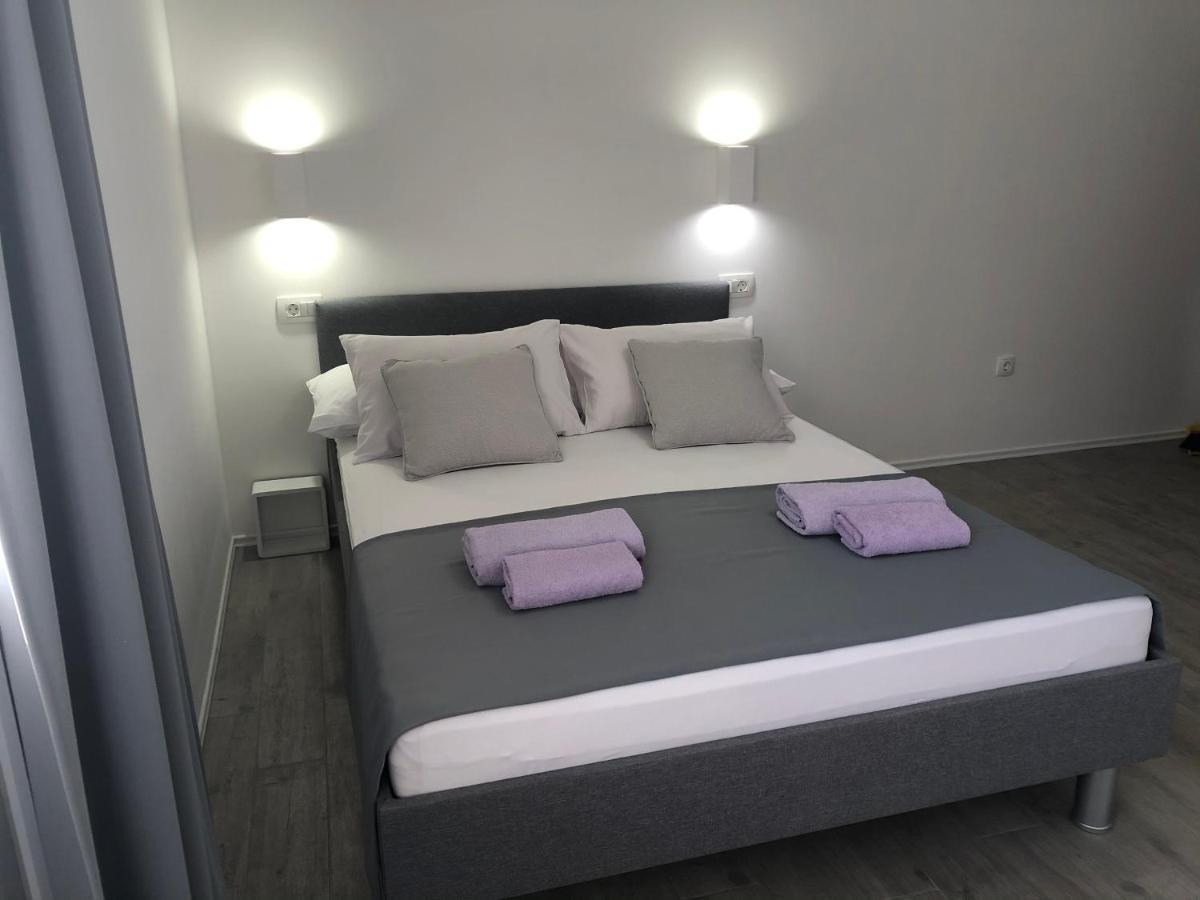 Apartmani Milka I Jozo Omis Exterior photo