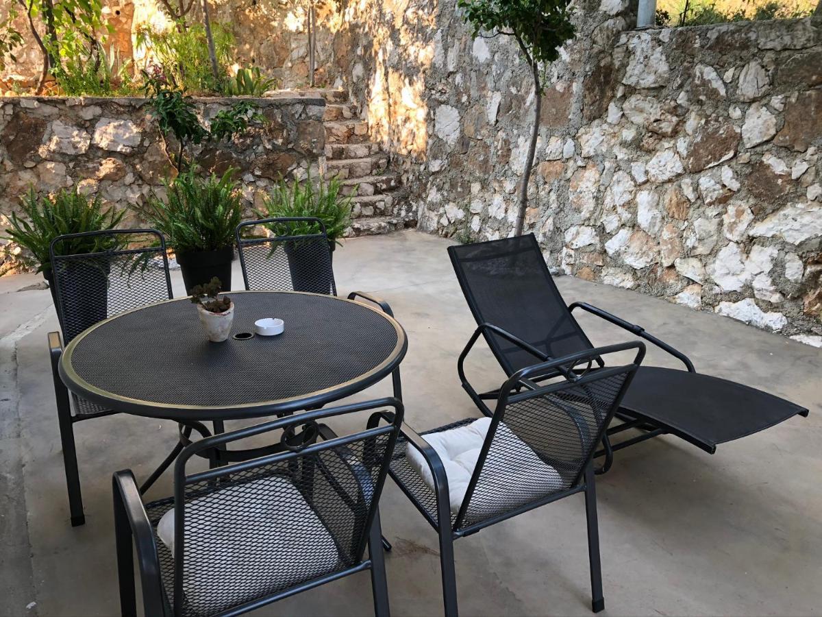 Apartmani Milka I Jozo Omis Exterior photo
