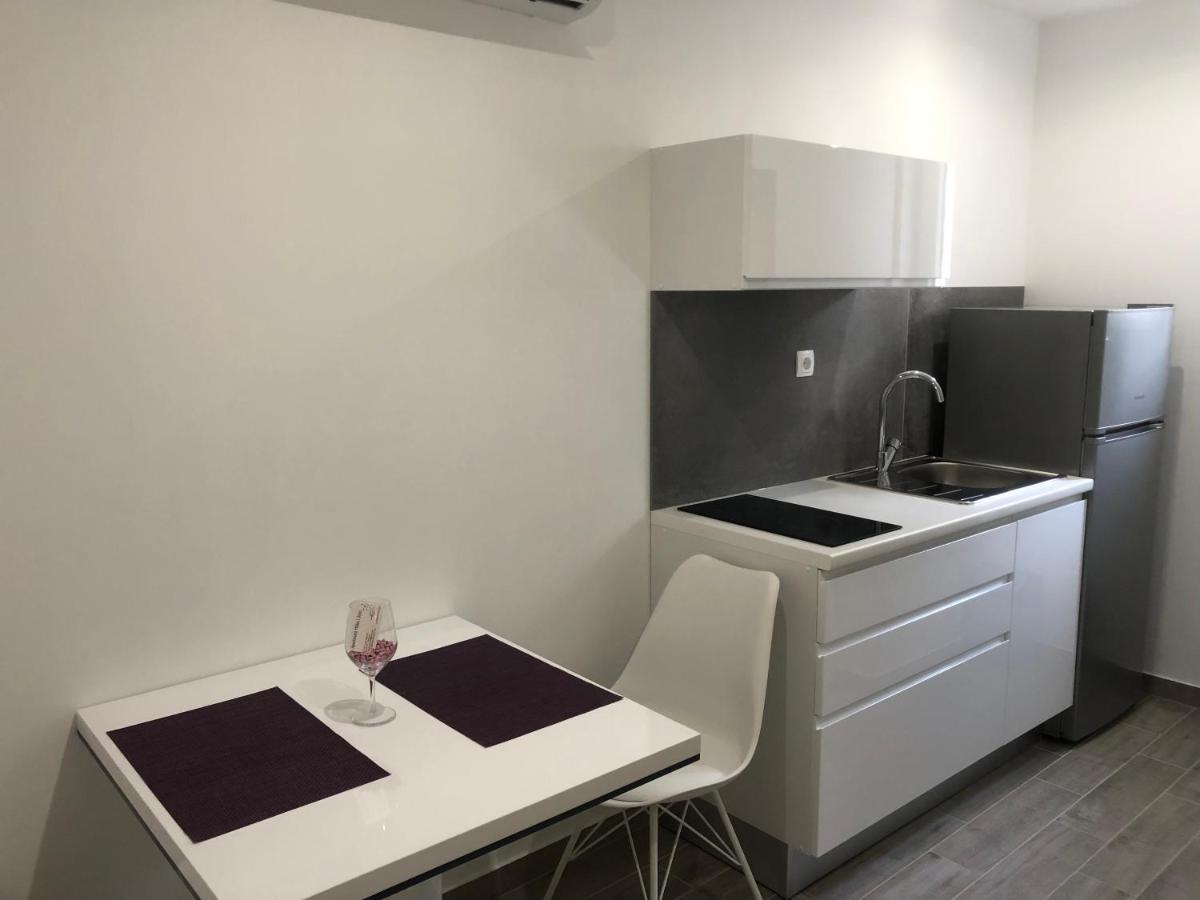 Apartmani Milka I Jozo Omis Exterior photo