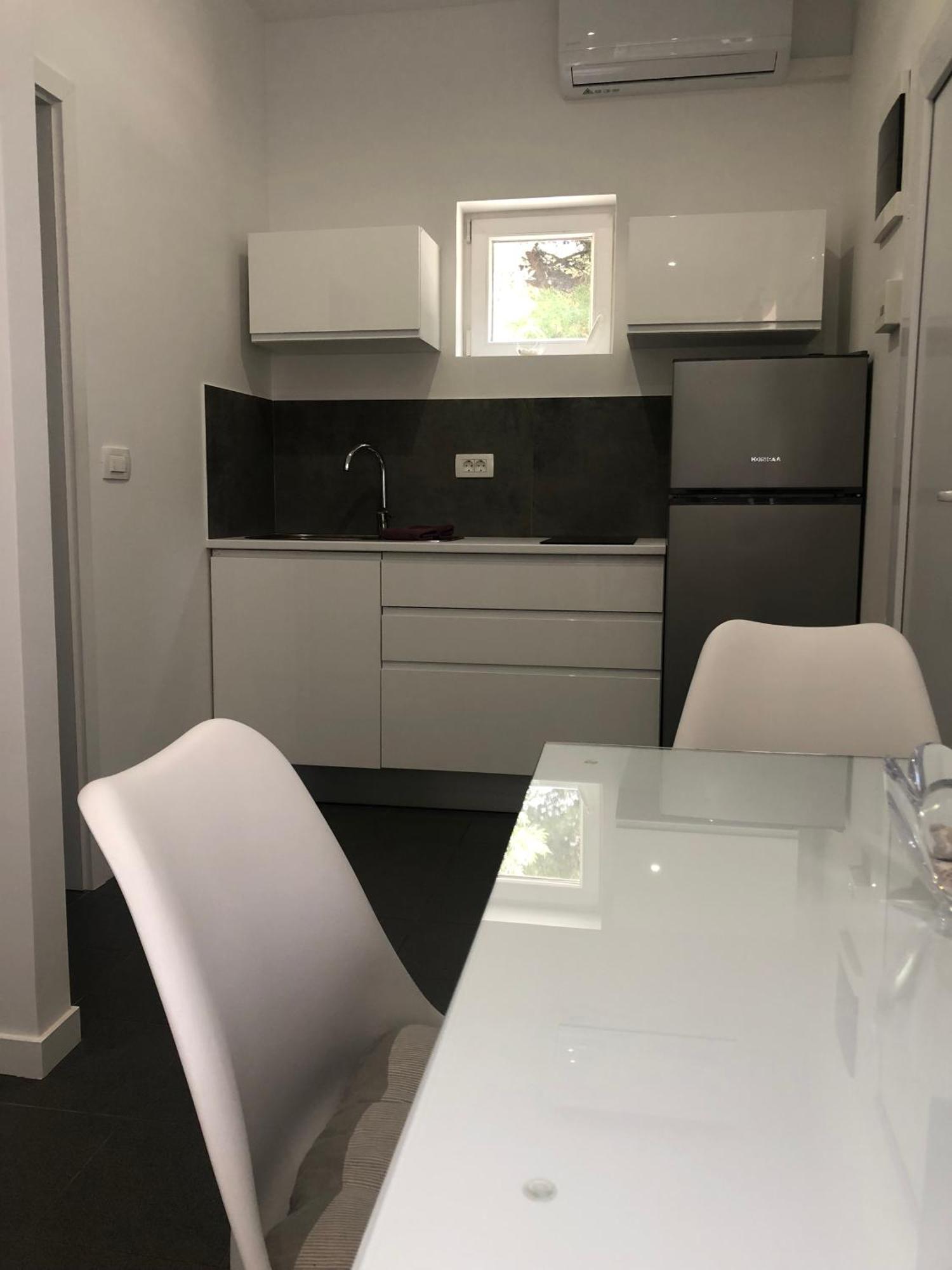 Apartmani Milka I Jozo Omis Exterior photo