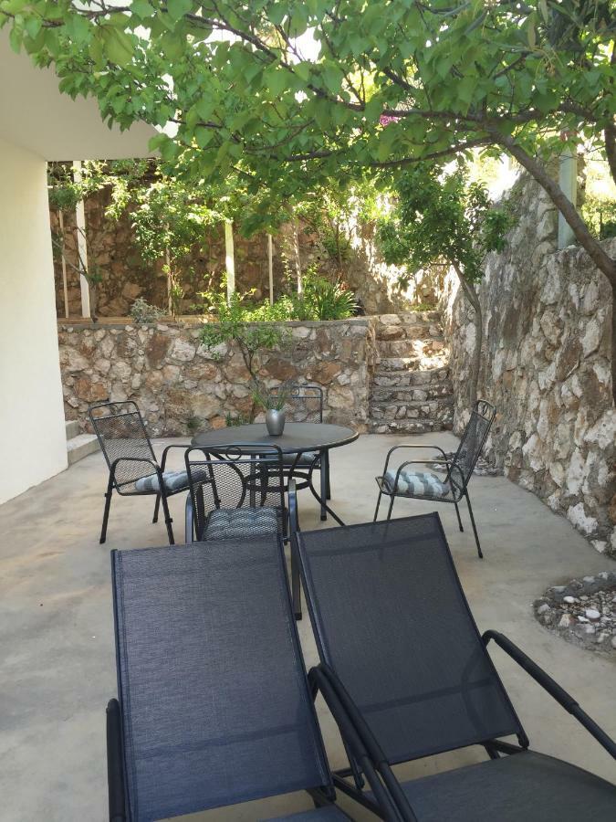 Apartmani Milka I Jozo Omis Exterior photo